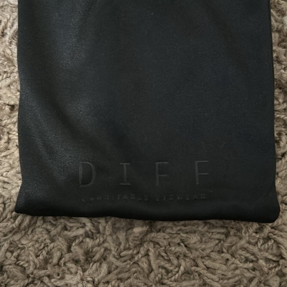 Diff Sunglasses - image 3